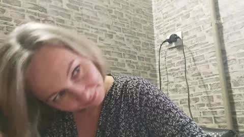 Snapshot of edithmanning chatting on 12/17/24, 11:49 edithmanning online show from 12/17/24, 11:49