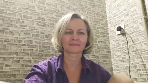 Snapshot of edithmanning chatting on 12/27/24, 01:50 edithmanning online show from 12/27/24, 01:50