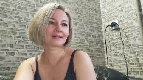 Snapshot of edithmanning chatting on 01/05/25, 12:10 edithmanning online show from 01/05/25, 12:10