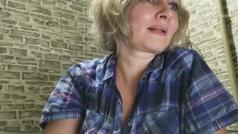 Snapshot of edithmanning chatting on 01/14/25, 03:15 edithmanning online show from 01/14/25, 03:15