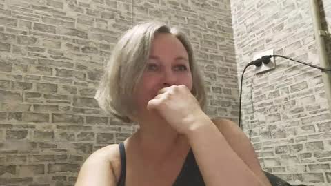 Snapshot of edithmanning chatting on 02/05/25, 02:48 edithmanning online show from 02/05/25, 02:48