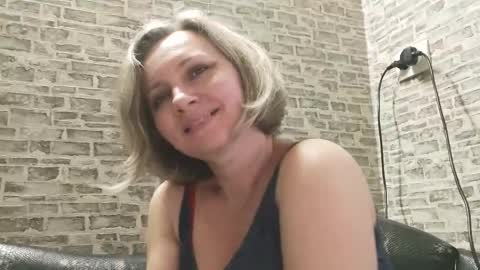 Snapshot of edithmanning chatting on 02/15/25, 02:00 edithmanning online show from 02/15/25, 02:00