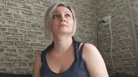 Snapshot of edithmanning chatting on 03/05/25, 11:17 edithmanning online show from 03/05/25, 11:17