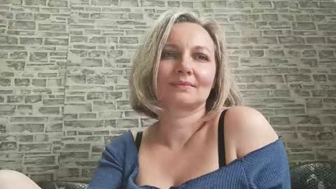 Snapshot of edithmanning chatting on 03/10/25, 12:15 edithmanning online show from 03/10/25, 12:15