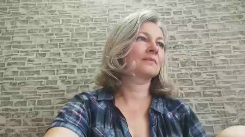 Snapshot of edithmanning chatting on 09/15/25, 05:18 edithmanning online show from 09/15/25, 05:18