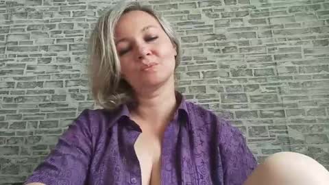 Snapshot of edithmanning chatting on 09/26/25, 06:06 edithmanning online show from 09/26/25, 06:06