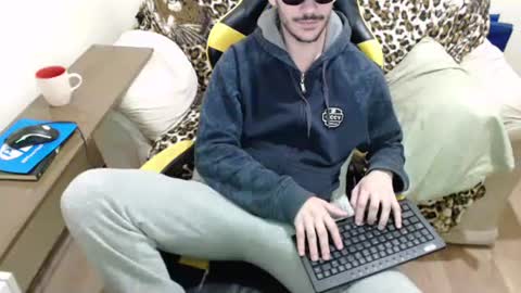 eduardobrain7 online show from 10/11/25, 12:21