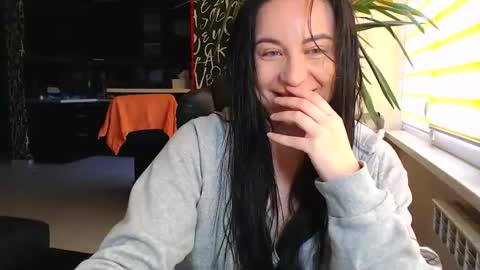 Snapshot of effy_m chatting on 10/03/25, 09:28 Effy online show from 10/03/25, 09:28