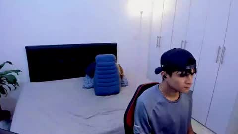 Snapshot of eiden_allenx1 chatting on 01/22/25, 01:32 eiden_allenx1 online show from 01/22/25, 01:32