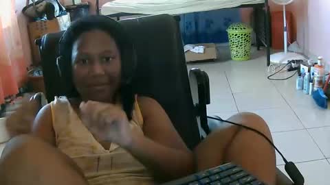 Snapshot of eirondra_valeen chatting on 10/12/25, 02:05 Eirondra Valeen online show from 10/12/25, 02:05
