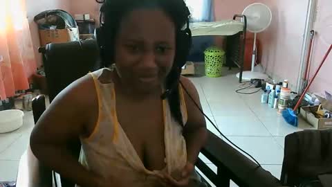 Snapshot of eirondra_valeen chatting on 10/30/25, 01:45 Eirondra Valeen online show from 10/30/25, 01:45