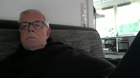 eisbaer1957 online show from 10/26/25, 02:23