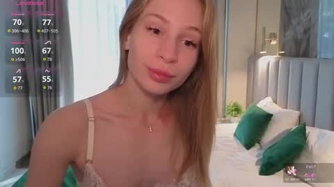 Snapshot of el1s_evans chatting on 10/08/25, 08:01 please read my bio there is information about private shows and about my personality online show from 10/08/25, 08:01