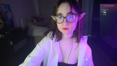 Snapshot of el_sweety chatting on 12/10/24, 09:23 If you like it when I meow give me a thumbs up online show from 12/10/24, 09:23