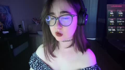 Snapshot of el_sweety chatting on 12/13/24, 09:13 If you like it when I meow give me a thumbs up online show from 12/13/24, 09:13