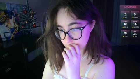 Snapshot of el_sweety chatting on 12/24/24, 03:26 If you like it when I meow give me a thumbs up online show from 12/24/24, 03:26