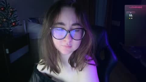 Snapshot of el_sweety chatting on 12/26/24, 03:10 If you like it when I meow give me a thumbs up online show from 12/26/24, 03:10