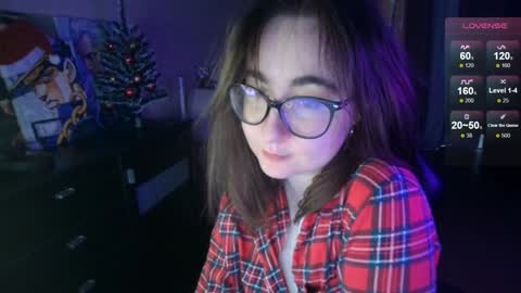 Snapshot of el_sweety chatting on 12/31/24, 12:36 If you like it when I meow give me a thumbs up online show from 12/31/24, 12:36