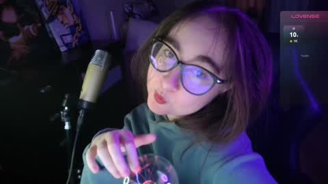 Snapshot of el_sweety chatting on 01/07/25, 02:08 If you like it when I meow give me a thumbs up online show from 01/07/25, 02:08