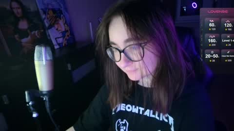 Snapshot of el_sweety chatting on 01/08/25, 04:22 If you like it when I meow give me a thumbs up online show from 01/08/25, 04:22