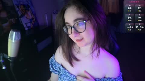 Snapshot of el_sweety chatting on 01/10/25, 09:55 If you like it when I meow give me a thumbs up online show from 01/10/25, 09:55