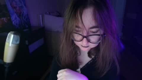 Snapshot of el_sweety chatting on 01/20/25, 01:32 If you like it when I meow give me a thumbs up online show from 01/20/25, 01:32