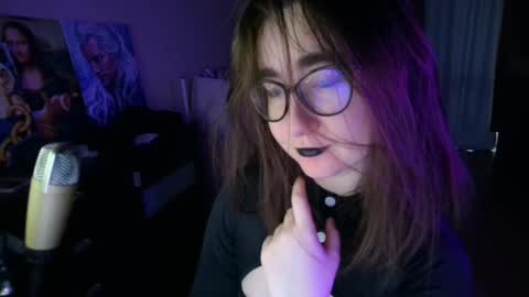 Snapshot of el_sweety chatting on 01/21/25, 10:08 If you like it when I meow give me a thumbs up online show from 01/21/25, 10:08