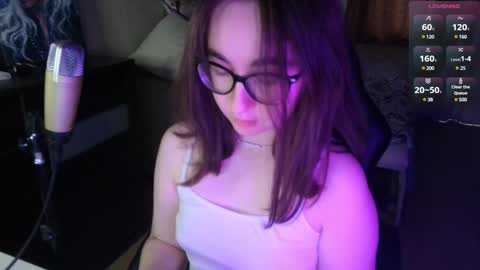Snapshot of el_sweety chatting on 01/26/25, 12:01 If you like it when I meow give me a thumbs up online show from 01/26/25, 12:01