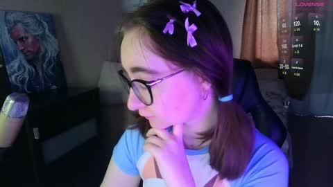 Snapshot of el_sweety chatting on 01/28/25, 10:12 If you like it when I meow give me a thumbs up online show from 01/28/25, 10:12