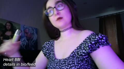Snapshot of el_sweety chatting on 02/07/25, 02:04 If you like it when I meow give me a thumbs up online show from 02/07/25, 02:04