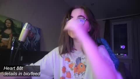 Snapshot of el_sweety chatting on 02/13/25, 05:44 If you like it when I meow give me a thumbs up online show from 02/13/25, 05:44