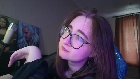 Snapshot of el_sweety chatting on 02/14/25, 01:18 If you like it when I meow give me a thumbs up online show from 02/14/25, 01:18