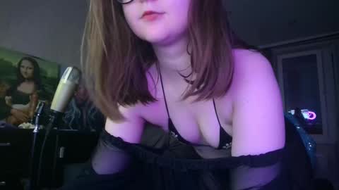 Snapshot of el_sweety chatting on 02/14/25, 04:20 If you like it when I meow give me a thumbs up online show from 02/14/25, 04:20