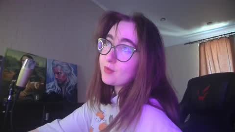 Snapshot of el_sweety chatting on 02/20/25, 10:05 If you like it when I meow give me a thumbs up online show from 02/20/25, 10:05