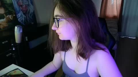 Snapshot of el_sweety chatting on 02/23/25, 01:10 If you like it when I meow give me a thumbs up online show from 02/23/25, 01:10
