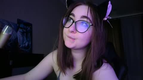 Snapshot of el_sweety chatting on 03/04/25, 03:59 If you like it when I meow give me a thumbs up online show from 03/04/25, 03:59