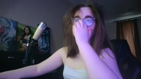 Snapshot of el_sweety chatting on 03/10/25, 03:41 If you like it when I meow give me a thumbs up online show from 03/10/25, 03:41
