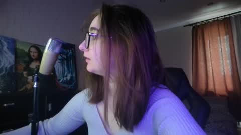 Snapshot of el_sweety chatting on 03/11/25, 09:02 If you like it when I meow give me a thumbs up online show from 03/11/25, 09:02