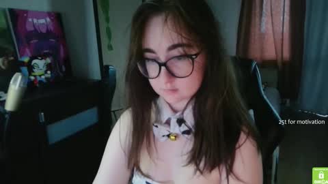 Snapshot of el_sweety chatting on 09/22/25, 09:00 If you like it when I meow give me a thumbs up online show from 09/22/25, 09:00