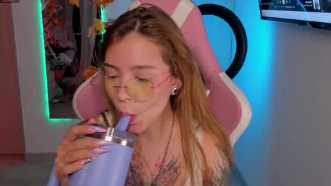 Ela online show from 10/21/25, 03:51