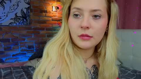 Snapshot of elainaquartzz chatting on 12/10/24, 01:44 Lina online show from 12/10/24, 01:44