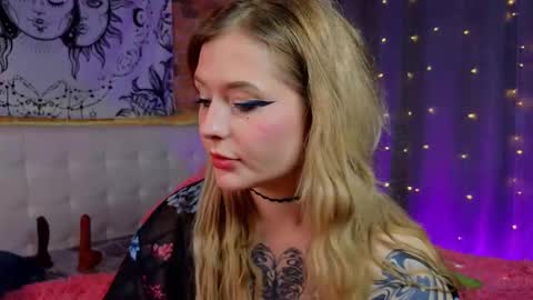 Snapshot of elainaquartzz chatting on 02/18/25, 10:58 Lina online show from 02/18/25, 10:58