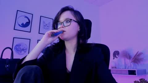 Snapshot of elainebeness chatting on 12/17/24, 07:37 Your sweet girl online show from 12/17/24, 07:37