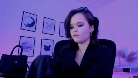 Snapshot of elainebeness chatting on 12/18/24, 02:10 Your sweet girl online show from 12/18/24, 02:10