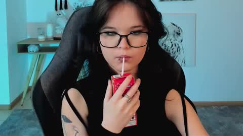 Snapshot of elainebeness chatting on 03/11/25, 07:36 Your sweet girl online show from 03/11/25, 07:36
