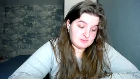 Snapshot of elanis_blair chatting on 01/06/25, 01:19 Elanis online show from 01/06/25, 01:19