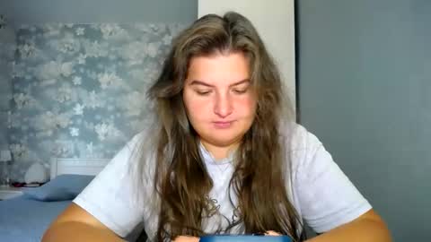 Snapshot of elanis_blair chatting on 09/24/25, 10:18 Elanis online show from 09/24/25, 10:18