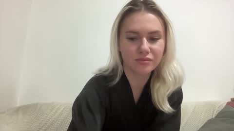 Snapshot of elaraluxxxe chatting on 11/14/25, 02:49 elaraluxxxe online show from 11/14/25, 02:49