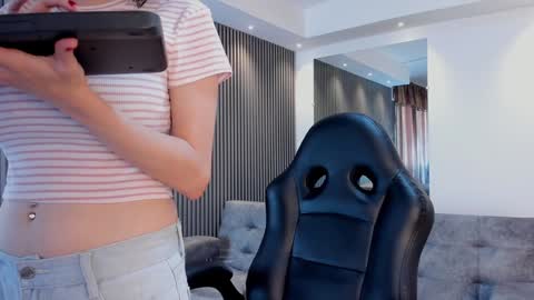 Snapshot of electraa_fox chatting on 12/05/24, 12:33 Electra online show from 12/05/24, 12:33