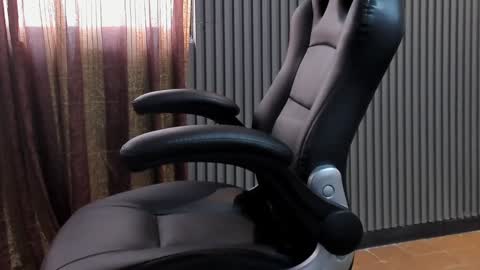 Snapshot of electraa_fox chatting on 12/10/24, 11:32 Electra online show from 12/10/24, 11:32